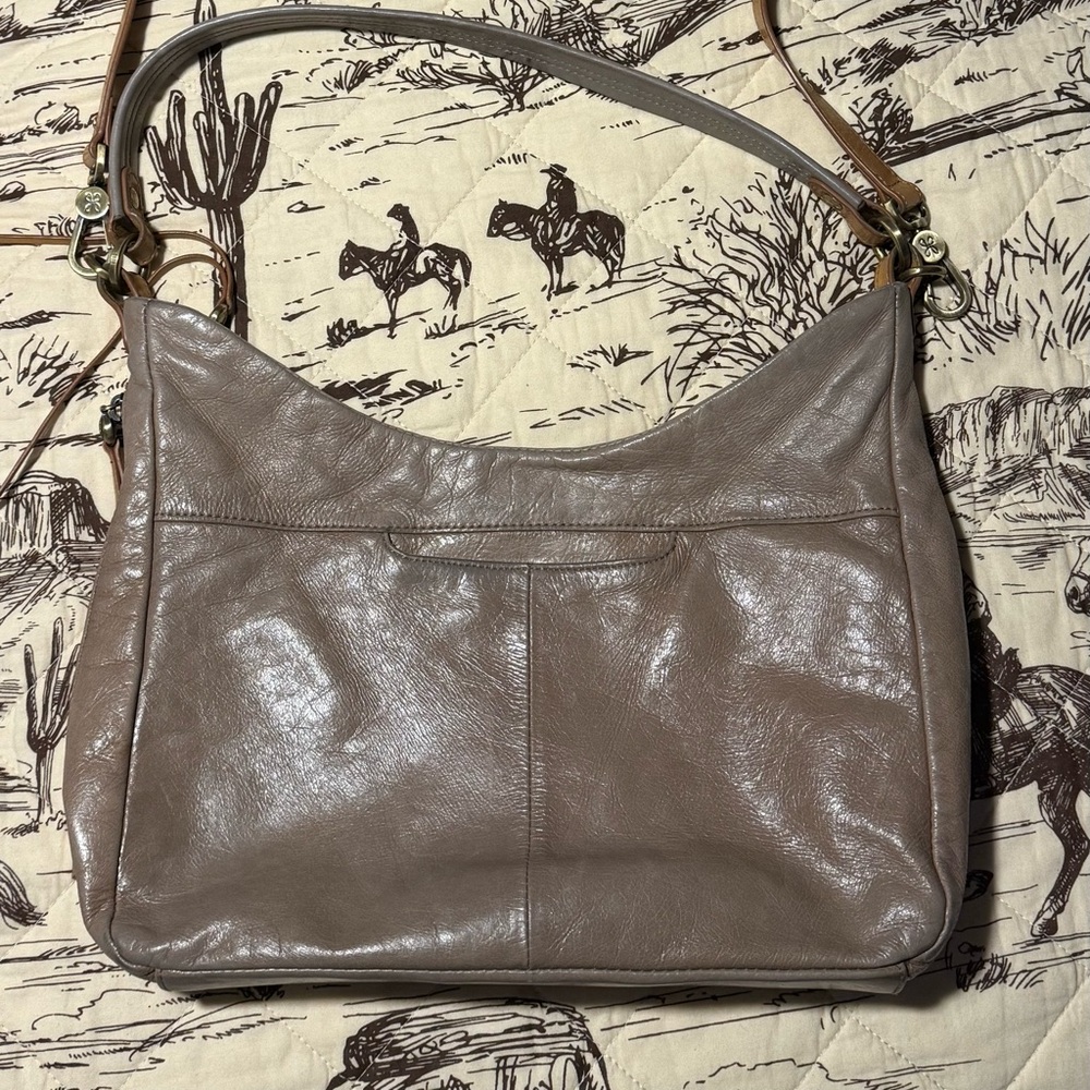 Chic Leather HOBO Shoulder Bag in Taupe